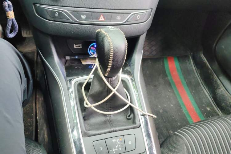 Used Peugeot 408 2016 1.6T Automatic Luxury Edition Gear Lever