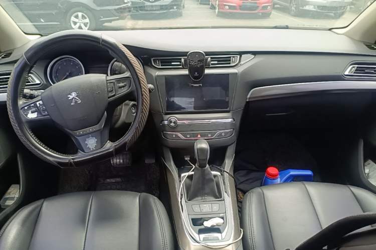 Used Peugeot 408 2018 350THP Automatic Luxury Edition Center Console