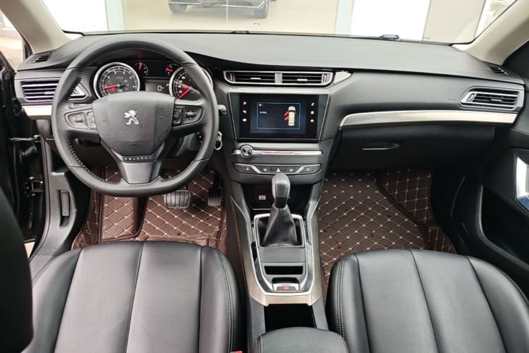 Used Peugeot 408 2018 350THP Automatic Luxury Edition Center Console