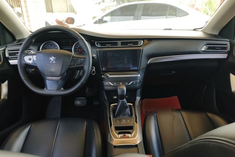 Used Peugeot 408 2018 350THP Automatic Luxury Edition Center Console