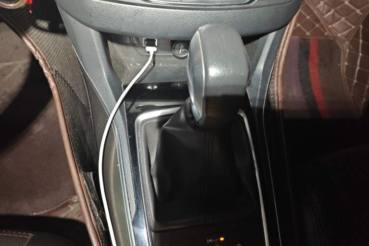 Used Peugeot 408 2018 350THP Automatic Luxury Edition Gear Lever