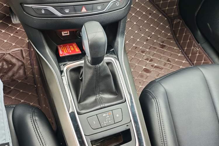 Used Peugeot 408 2018 350THP Automatic Luxury Edition Gear Lever