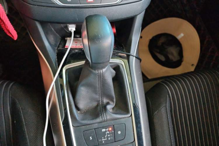 Used Peugeot 408 2018 350THP Automatic Luxury Edition Gear Lever