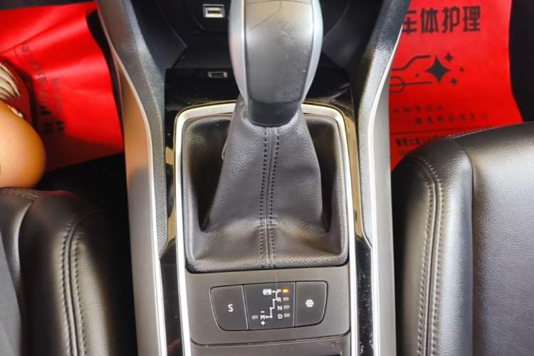 Used Peugeot 408 2018 350THP Automatic Luxury Edition Gear Lever