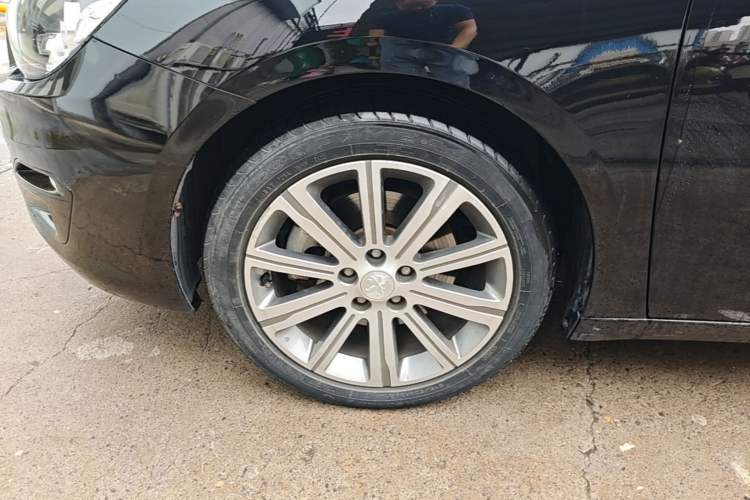 Used Peugeot 408 2018 350THP Automatic Luxury Edition Left Front Wheel Hub