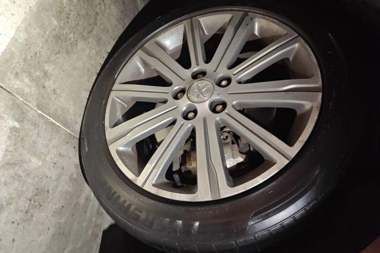 Used Peugeot 408 2018 350THP Automatic Luxury Edition Right Front Wheel Hub