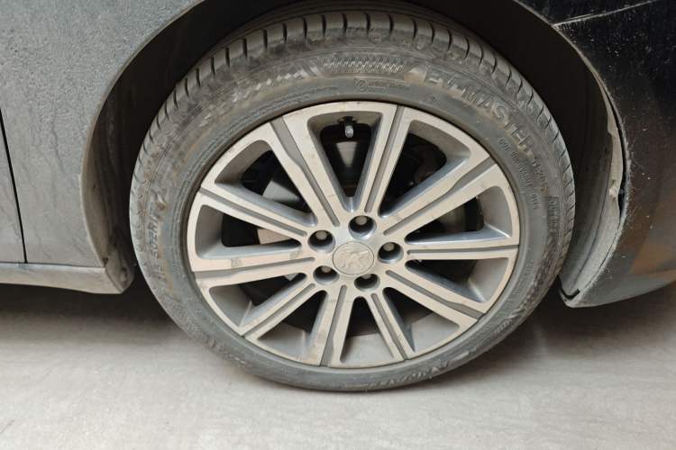 Used Peugeot 408 2018 350THP Automatic Luxury Edition Right Front Wheel Hub