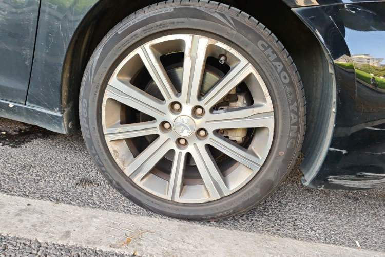 Used Peugeot 408 2018 350THP Automatic Luxury Edition Right Front Wheel Hub