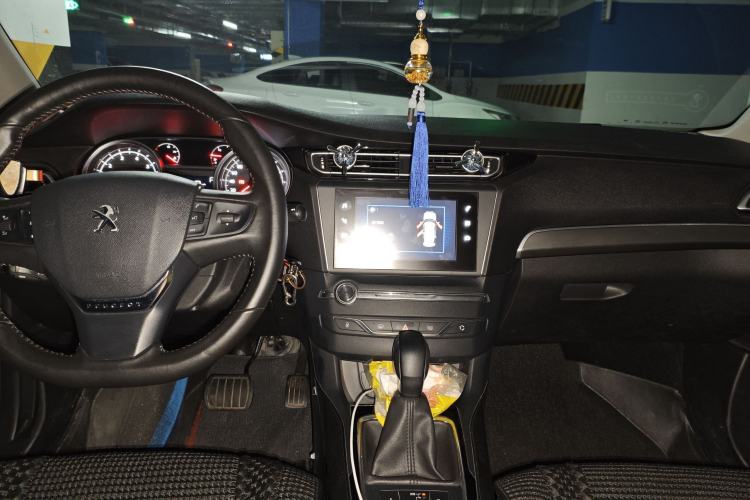 Used Peugeot 408 2018 350THP Automatic Luxury Edition Center Console