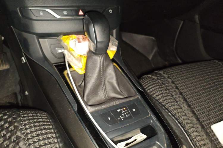 Used Peugeot 408 2018 350THP Automatic Luxury Edition Gear Lever