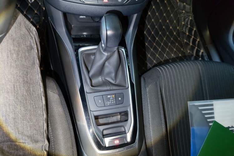 Used Peugeot 408 2018 Revised 350THP Automatic Luxury Edition Gear Lever