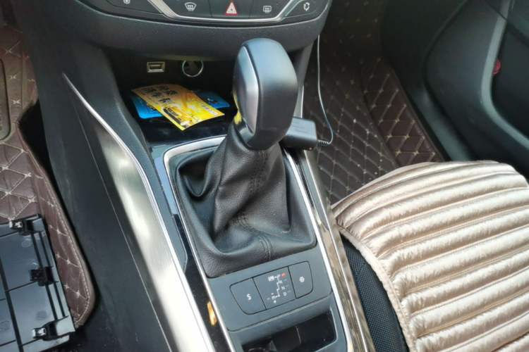 Used Peugeot 408 2018 Revised 350THP Automatic Luxury Edition Gear Lever