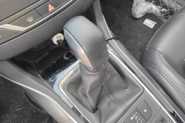 Used Peugeot 408 2018 Revised 350THP Automatic Luxury Edition Gear Lever