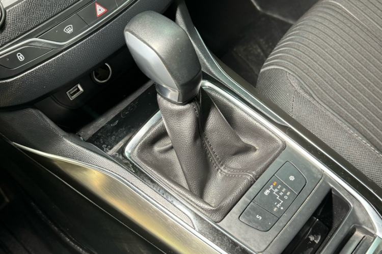 Used Peugeot 408 2018 Revised 350THP Automatic Luxury Edition Interior 9