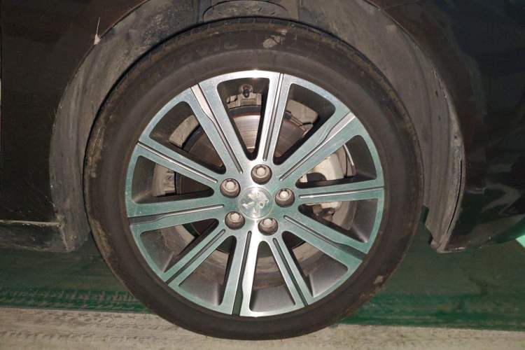 Used Peugeot 408 2018 350THP Automatic Luxury Edition Right Front Wheel Hub