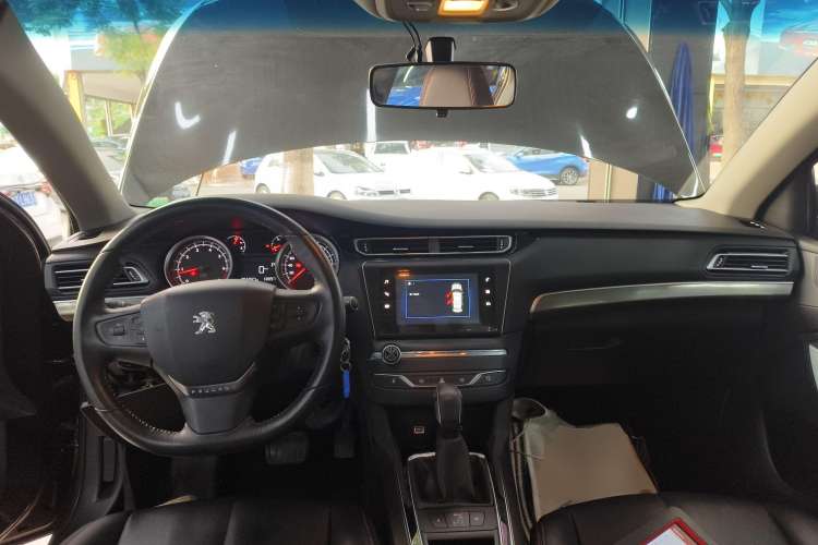 Used Peugeot 408 2018 350THP Automatic Luxury Edition Center Console