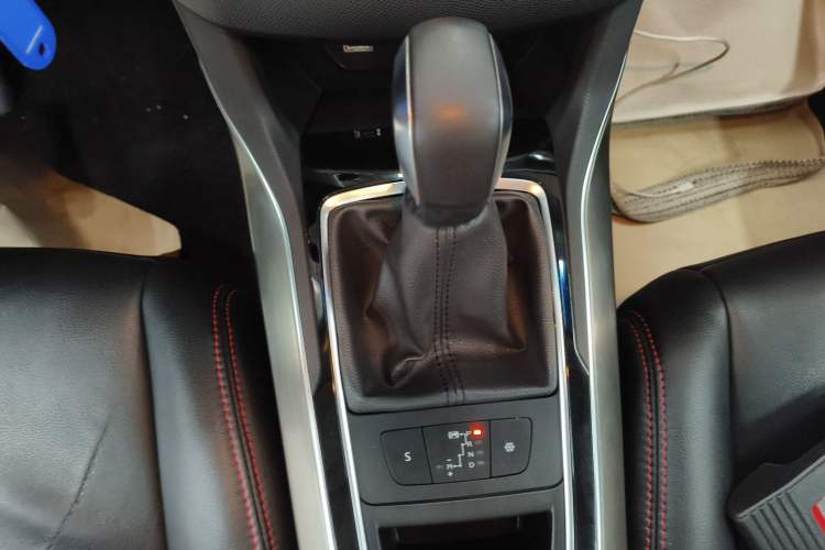 Used Peugeot 408 2018 350THP Automatic Luxury Edition Gear Lever