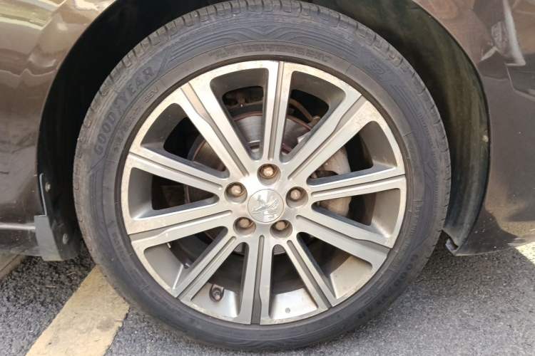 Used Peugeot 408 2018 230THP Automatic Luxury Edition Right Front Wheel Hub