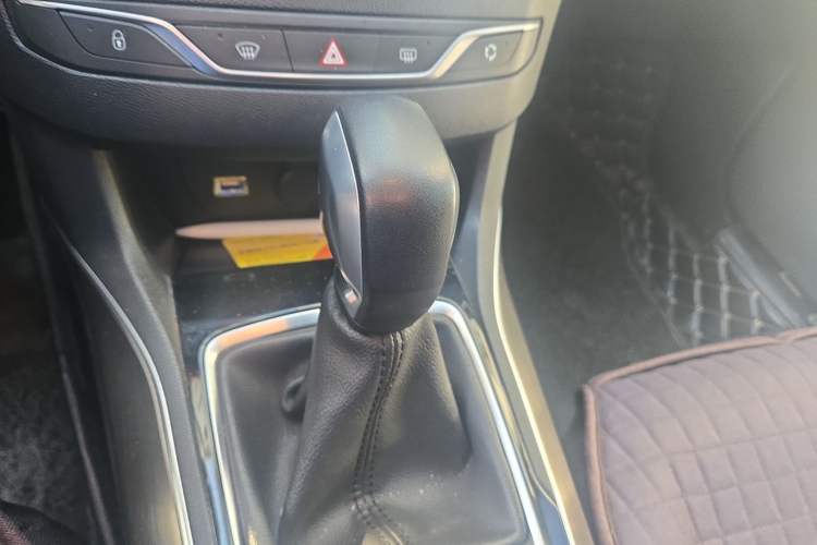 Used Peugeot 408 2018 Revised 350THP Automatic Luxury Edition Gear Lever