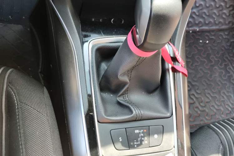 Used Peugeot 408 2018 Revised 350THP Automatic Luxury Edition Gear Lever