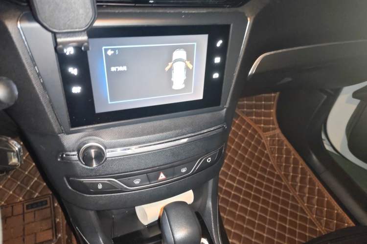 Used Peugeot 408 2018 Revised Version 1.8L Automatic Luxury Edition Audio And AC Panel