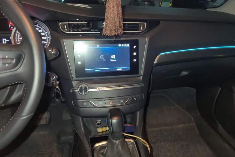 Used Peugeot 408 2018 Revised Version 1.8L Automatic Luxury Edition Audio And AC Panel
