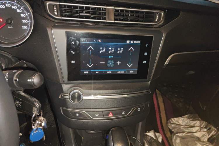 Used Peugeot 408 2018 Revised Version 1.8L Automatic Luxury Edition Audio And AC Panel