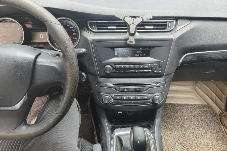 Used Peugeot 408 2018 Revised Version 1.8L Manual Leading Edition Audio And AC Panel