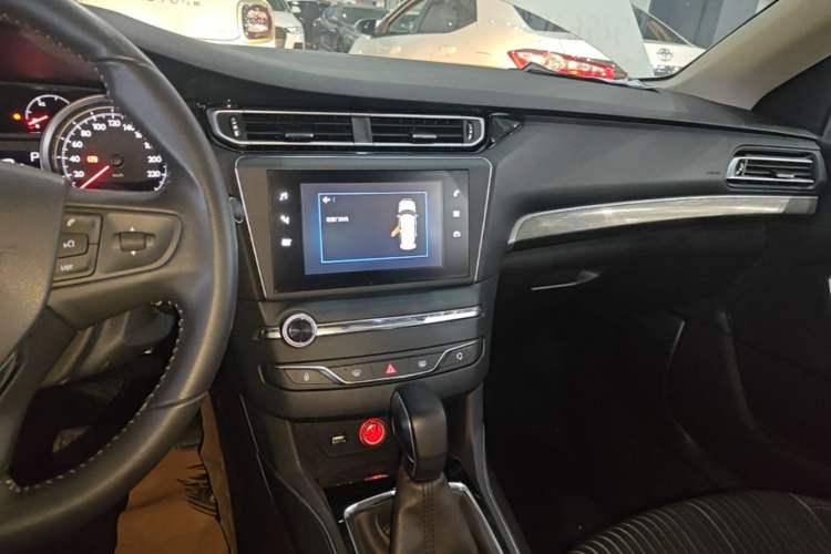 Used Peugeot 408 2018 350THP Automatic Luxury Edition Audio And AC Panel