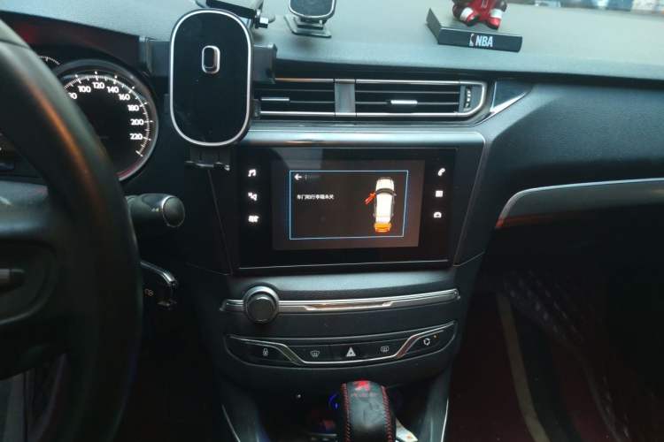 Used Peugeot 408 2018 Revised Version 1.8L Automatic Luxury Edition Audio And AC Panel