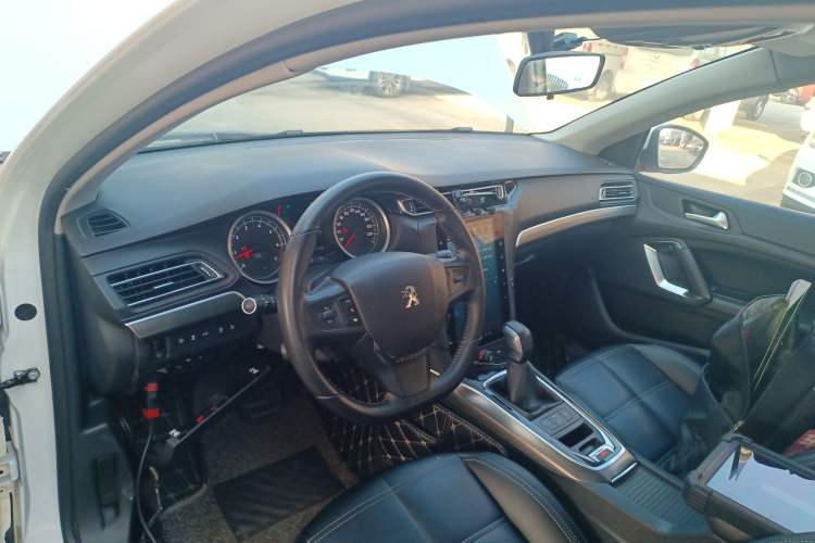 Used Peugeot 408 2018 350THP Automatic Luxury Edition Center Console