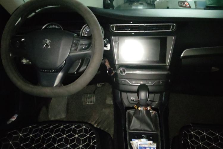 Used Peugeot 408 2018 Revised Version 1.8L Automatic Luxury Edition Center Console