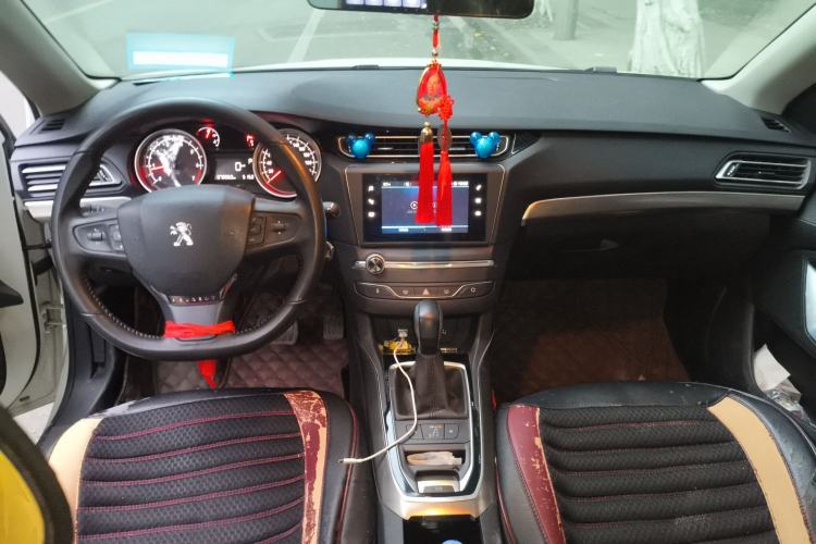 Used Peugeot 408 2018 1.8L Automatic Luxury Edition Center Console