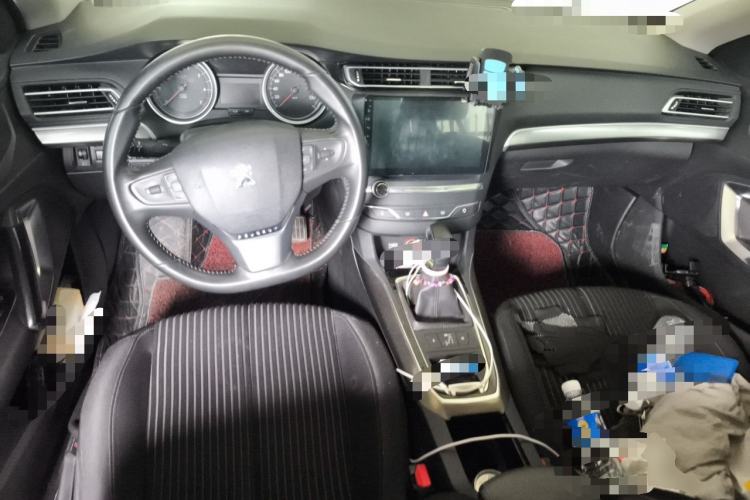 Used Peugeot 408 2018 350THP Automatic Luxury Edition Center Console