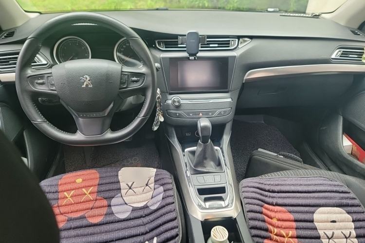 Used Peugeot 408 2018 350THP Automatic Luxury Edition Center Console