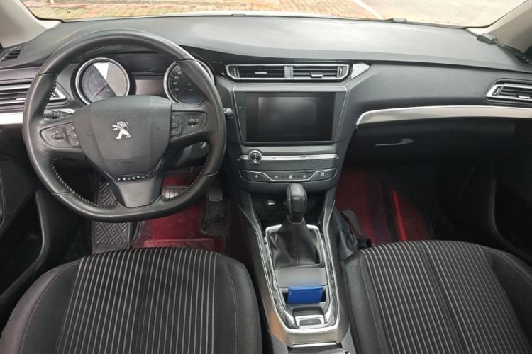Used Peugeot 408 2018 350THP Automatic Luxury Edition Center Console