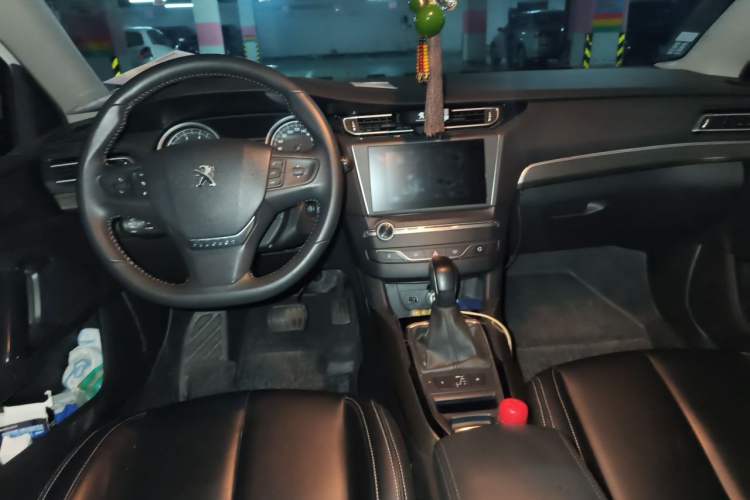 Used Peugeot 408 2018 Revised Version 1.8L Automatic Luxury Edition Center Console