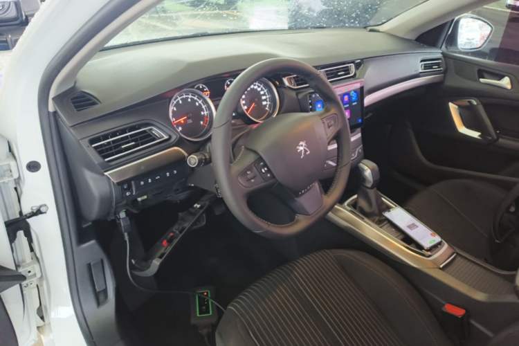 Used Peugeot 408 2018 Revised 350THP Automatic Luxury Edition Center Console