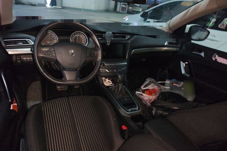 Used Peugeot 408 2018 230THP Automatic Luxury Edition Center Console