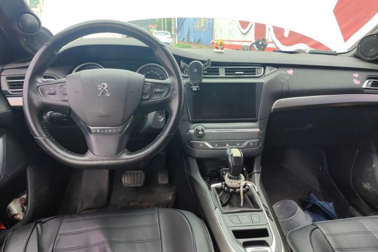 Used Peugeot 408 2018 350THP Automatic Luxury Edition Center Console
