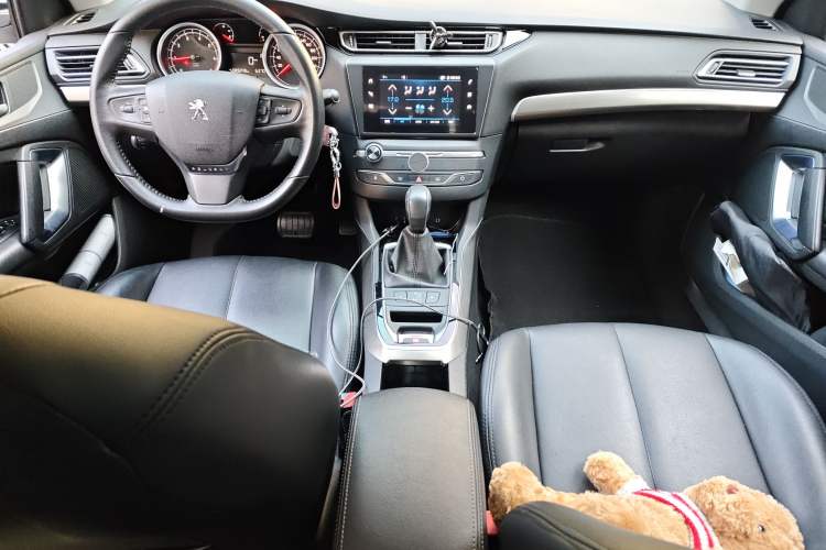 Used Peugeot 408 2018 230THP Automatic Luxury Edition Center Console