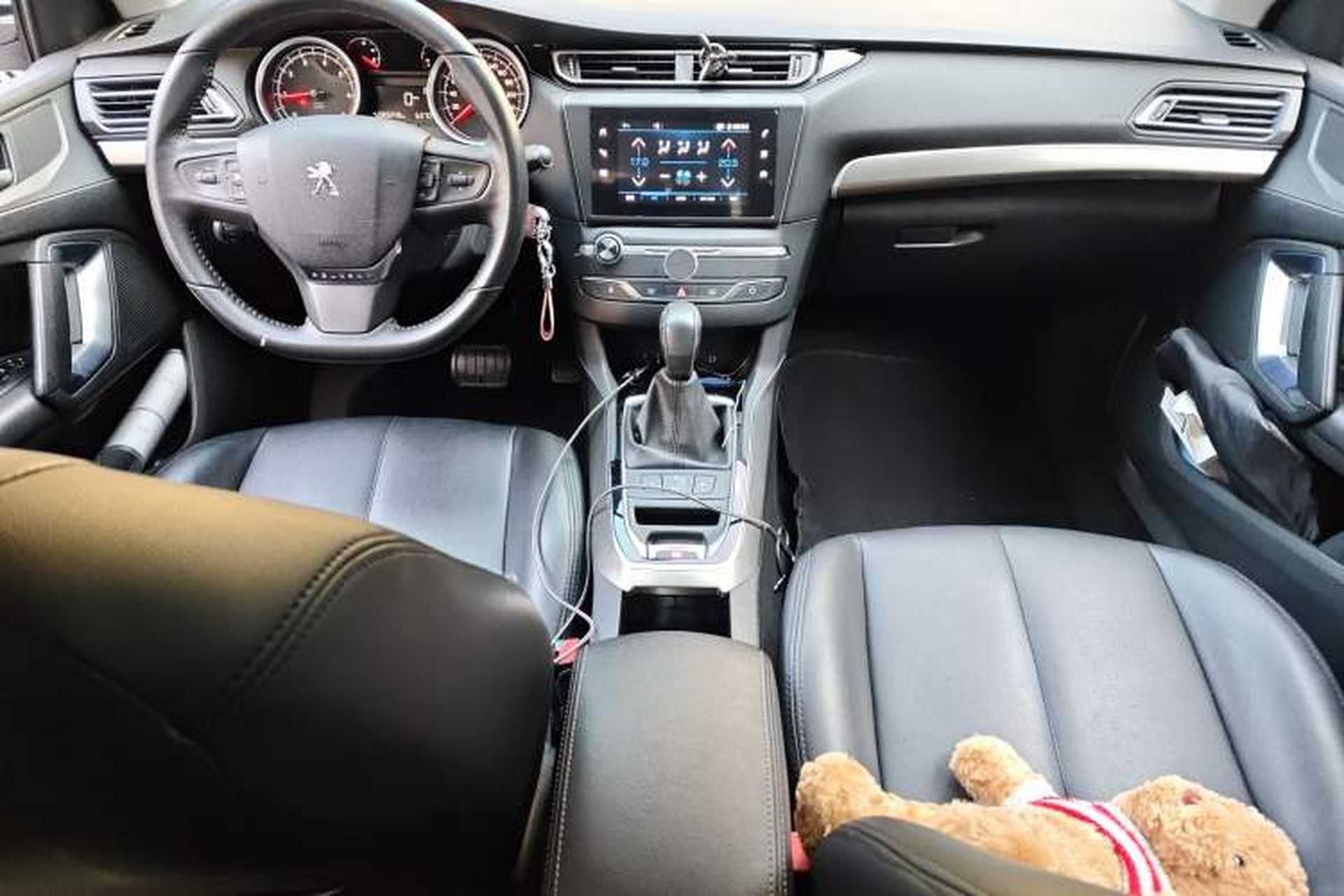 Used Peugeot 408 2018 230THP Automatic Luxury Edition Center Console