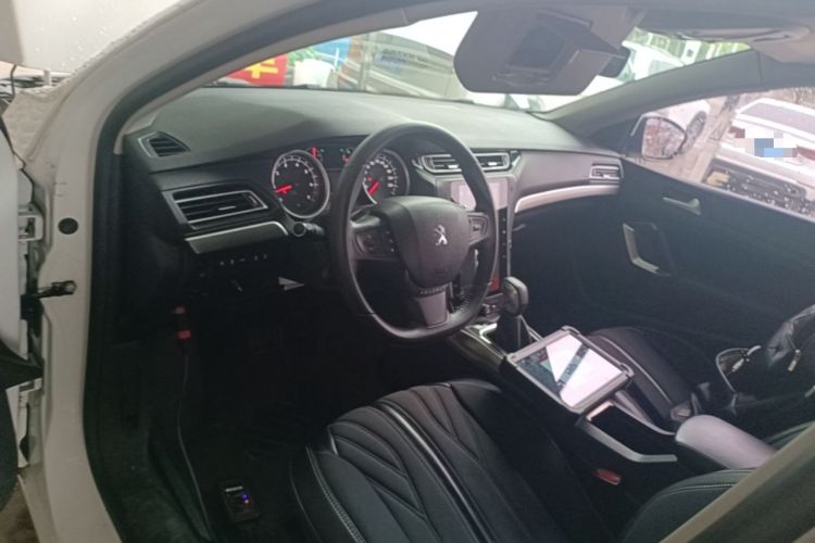 Used Peugeot 408 2018 350THP Automatic Luxury Edition Center Console
