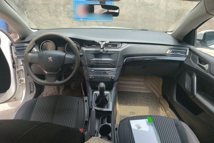Used Peugeot 408 2018 Revised Version 1.8L Manual Leading Edition Center Console