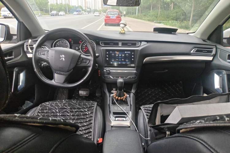 Used Peugeot 408 2018 350THP Automatic Luxury Edition Center Console