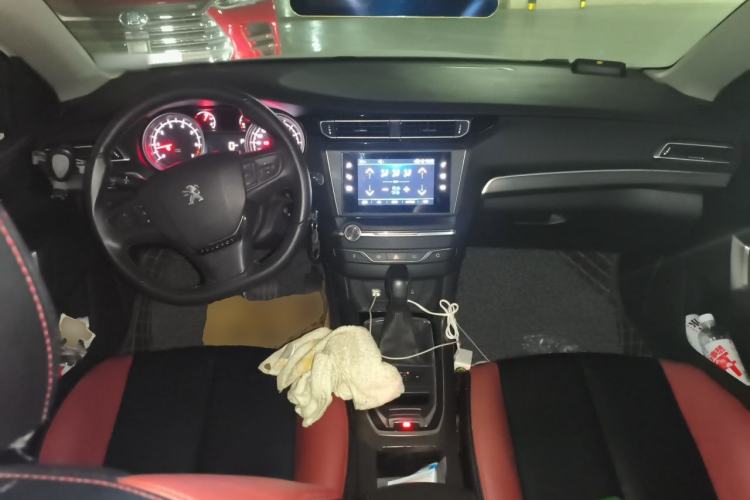 Used Peugeot 408 2018 350THP Automatic Luxury Edition Center Console