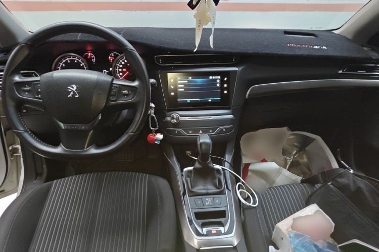 Used Peugeot 408 2018 350THP Automatic Luxury Edition Center Console