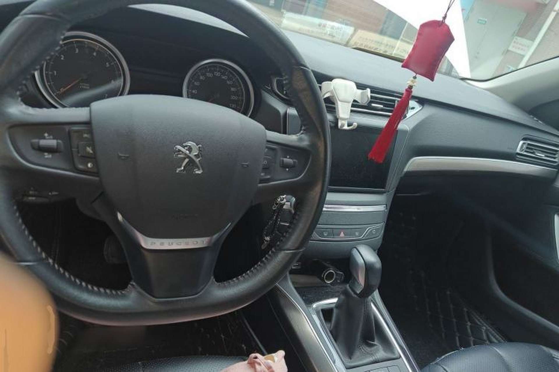 Used Peugeot 408 2018 350THP Automatic Luxury Edition Center Console