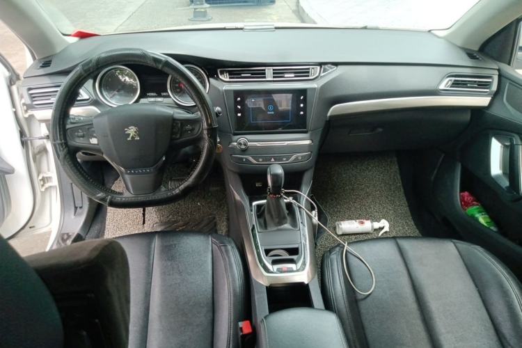 Used Peugeot 408 2018 Revised Version 1.8L Automatic Luxury Edition Center Console