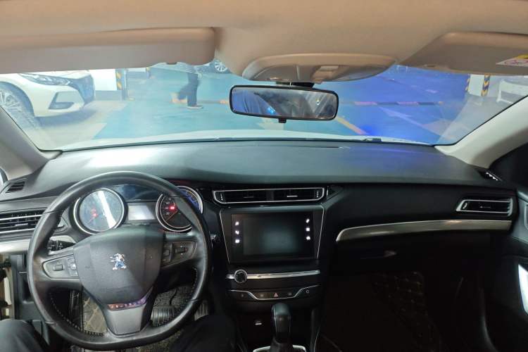 Used Peugeot 408 2018 350THP Automatic Luxury Edition Center Console